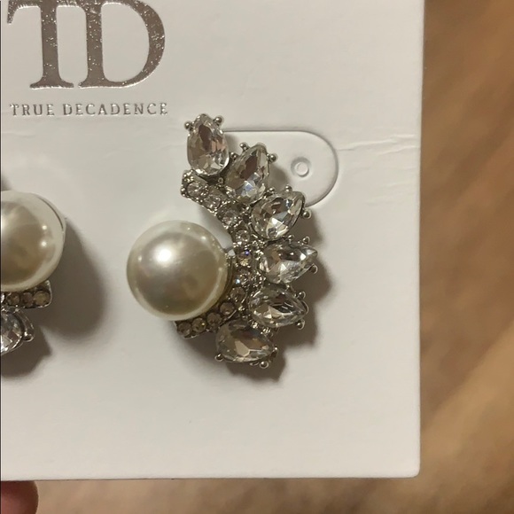 Beautiful crystal and pearl earrings in silver - Picture 2 of 3